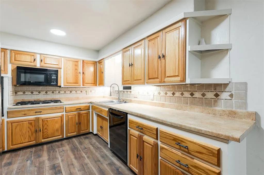 Photo 13 — 604 Howard Court, Edmond, OK 73003