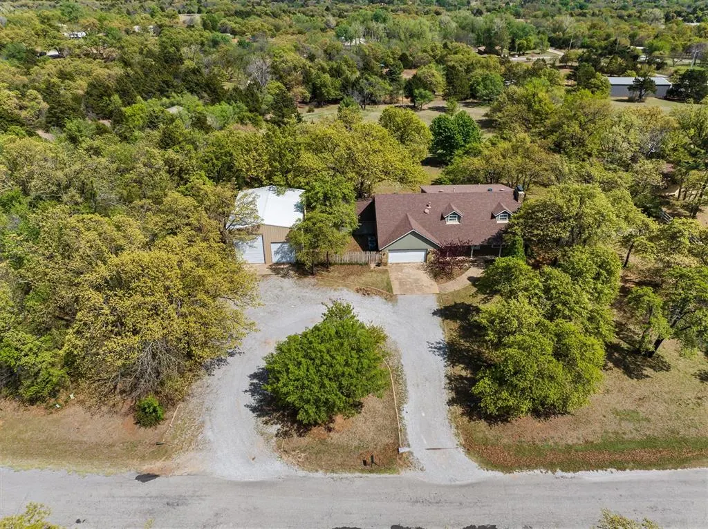 Photo 2 — 8404 Blackberry Ridge, Edmond, OK 73034