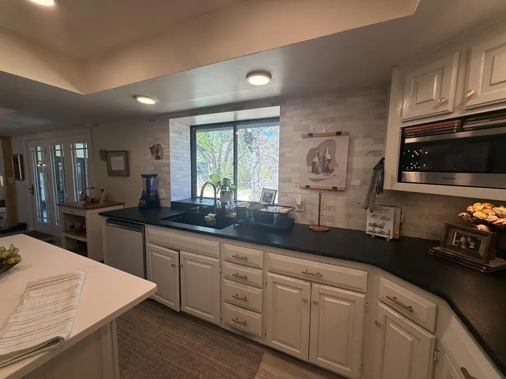 Photo 21 — 1925 Bunting Court, Edmond, OK 73034