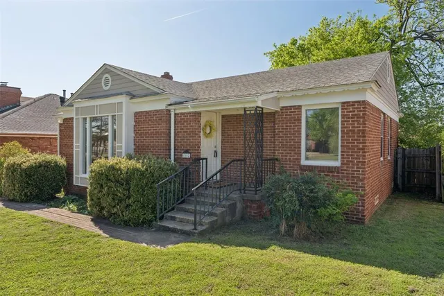 Front exterior — 1102 Fenwick Place, Nichols Hills, OK 73116