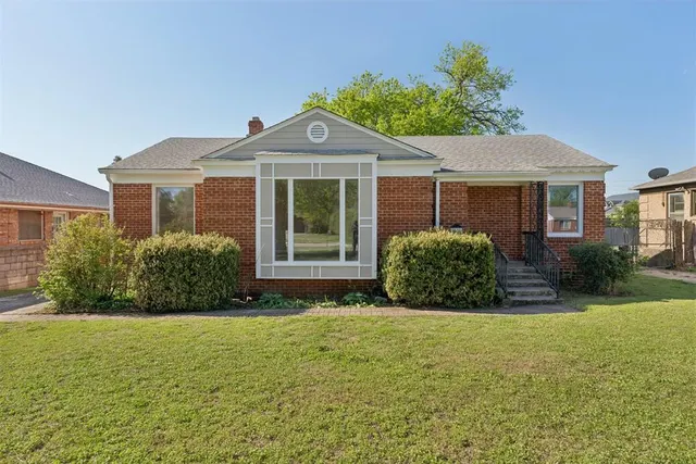 Photo 3 — 1102 Fenwick Place, Nichols Hills, OK 73116