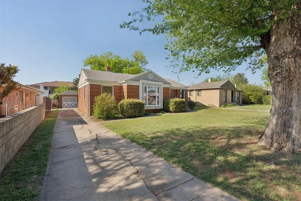 Photo 4 — 1102 Fenwick Place, Nichols Hills, OK 73116
