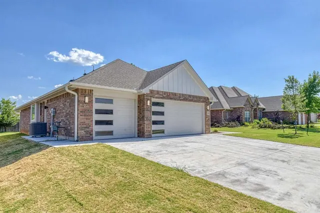 Photo 3 — 412 Egret Lane, Norman, OK 73071