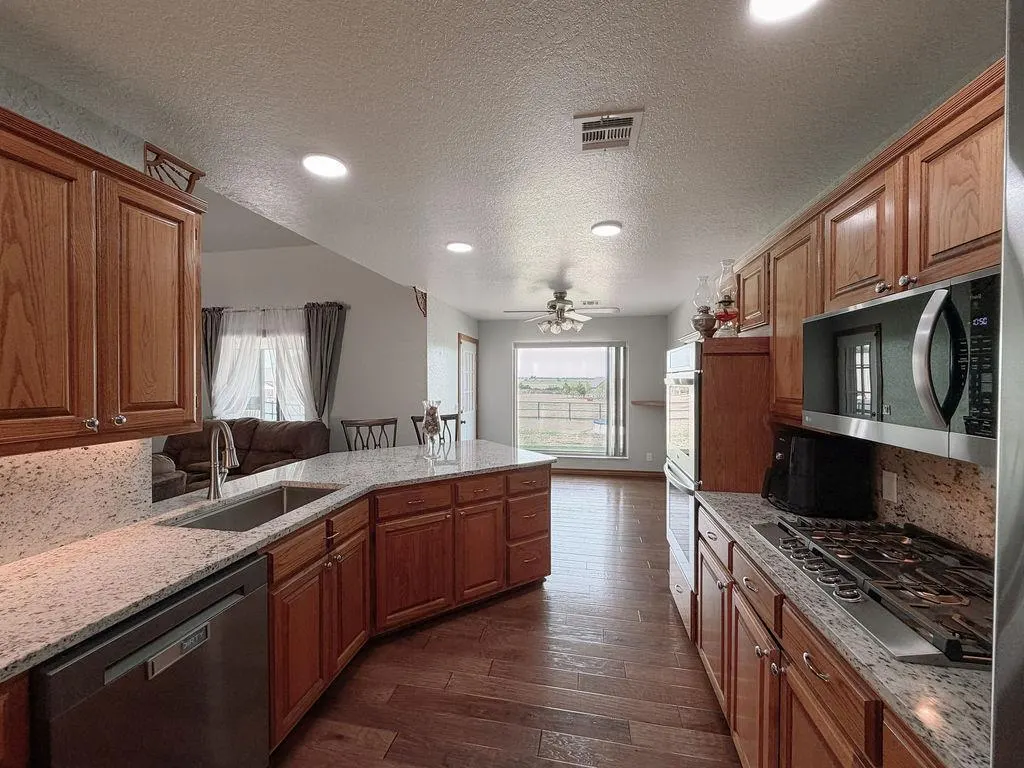 Photo 8 — 1024 N Marion Avenue, Hinton, OK 73047