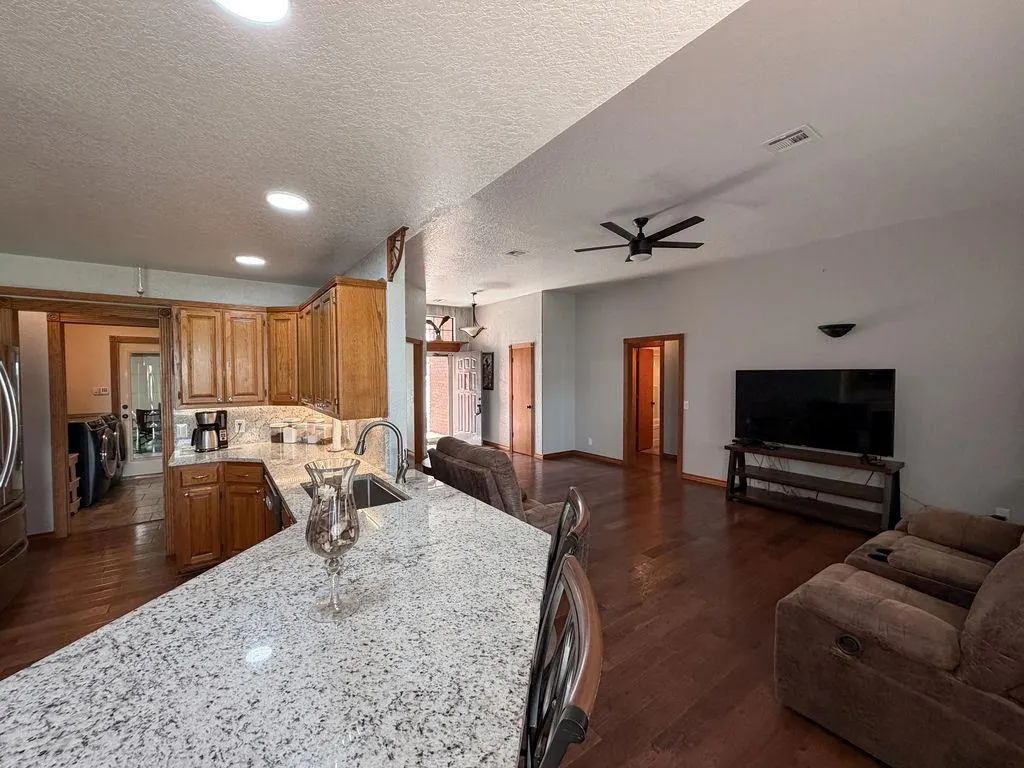 Photo 9 — 1024 N Marion Avenue, Hinton, OK 73047