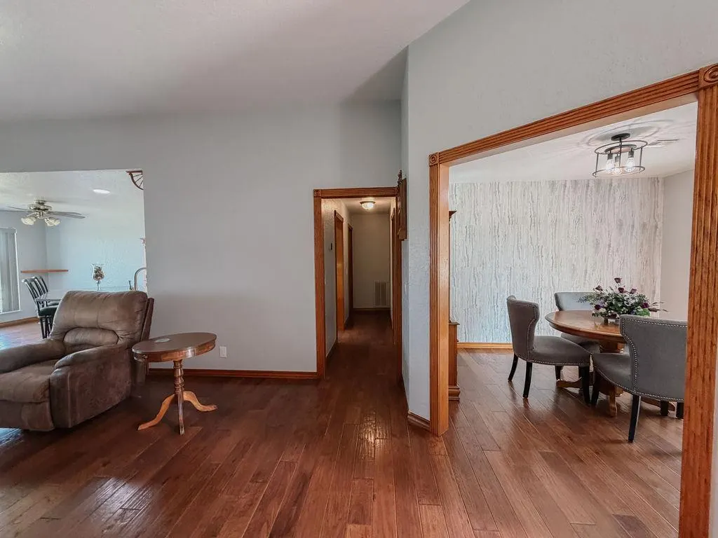 Photo 11 — 1024 N Marion Avenue, Hinton, OK 73047