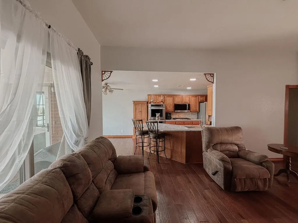 Photo 13 — 1024 N Marion Avenue, Hinton, OK 73047
