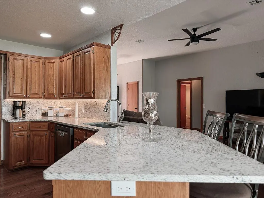 Photo 15 — 1024 N Marion Avenue, Hinton, OK 73047