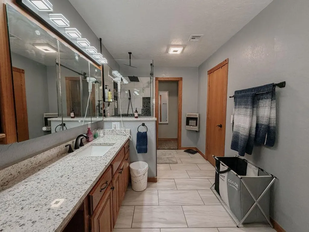 Photo 23 — 1024 N Marion Avenue, Hinton, OK 73047