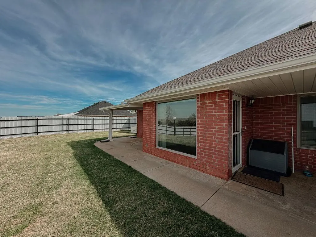 Photo 33 — 1024 N Marion Avenue, Hinton, OK 73047