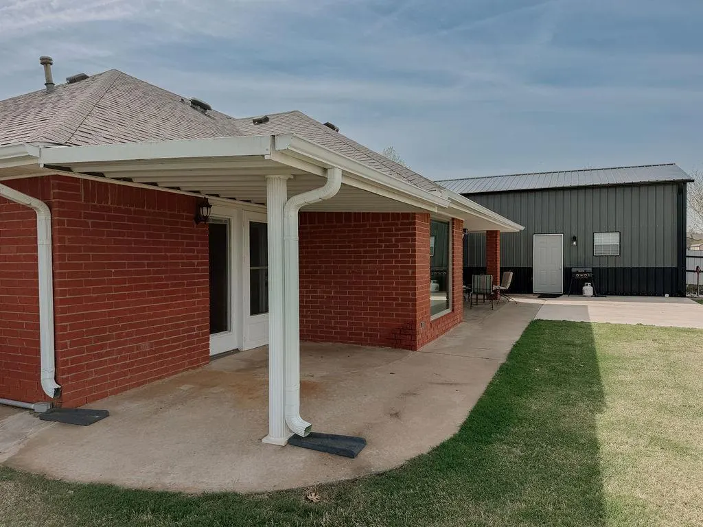 Photo 36 — 1024 N Marion Avenue, Hinton, OK 73047