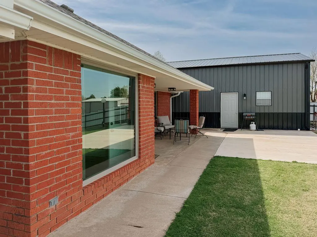 Photo 37 — 1024 N Marion Avenue, Hinton, OK 73047