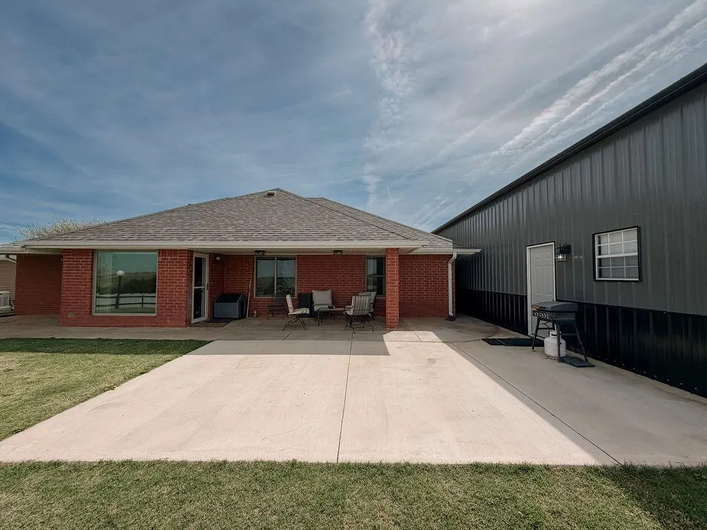 Photo 38 — 1024 N Marion Avenue, Hinton, OK 73047