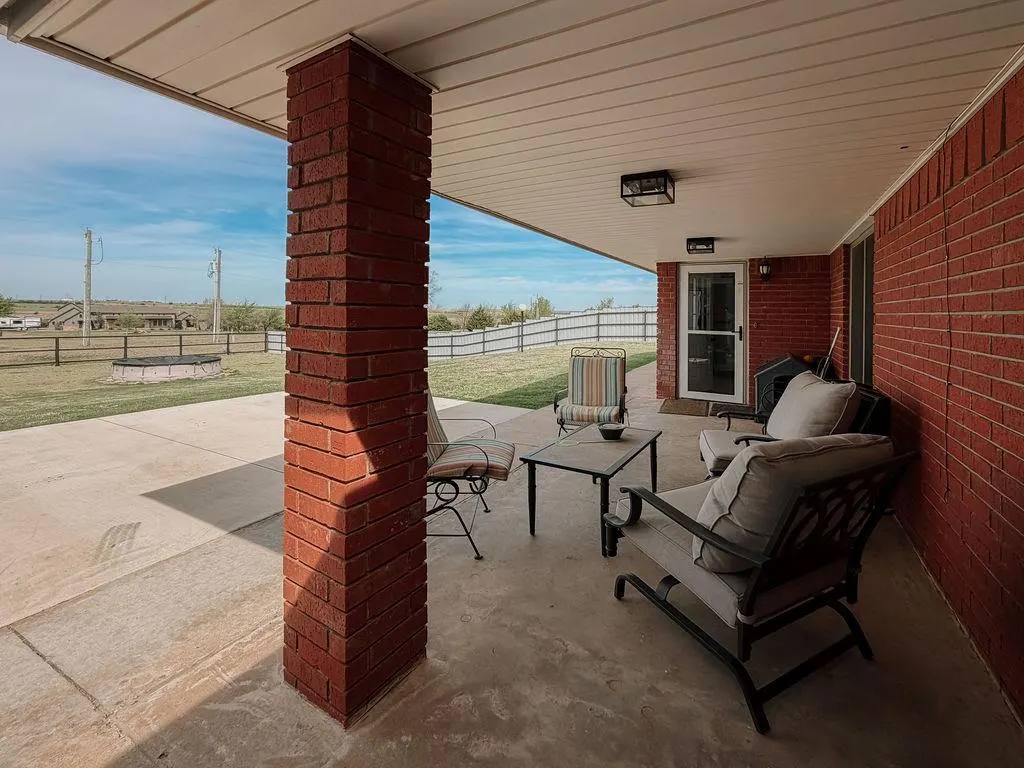 Photo 40 — 1024 N Marion Avenue, Hinton, OK 73047