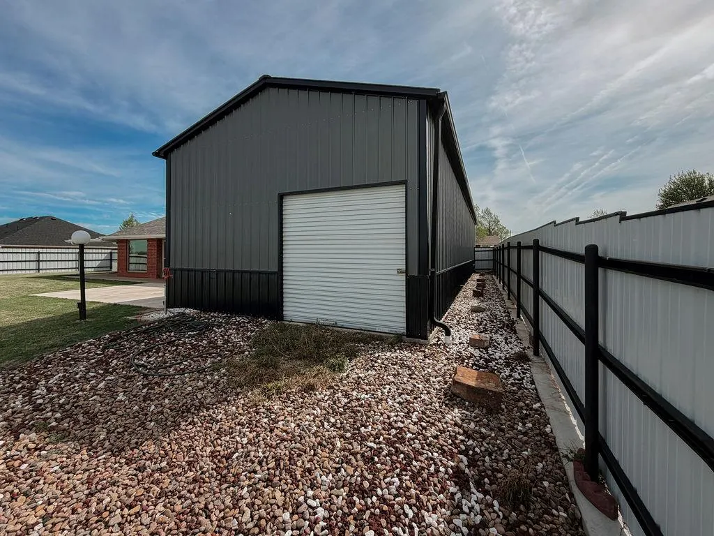Photo 41 — 1024 N Marion Avenue, Hinton, OK 73047