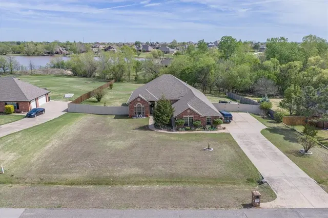 Photo 2 — 4701 Southcreek Road, Moore, OK 73165