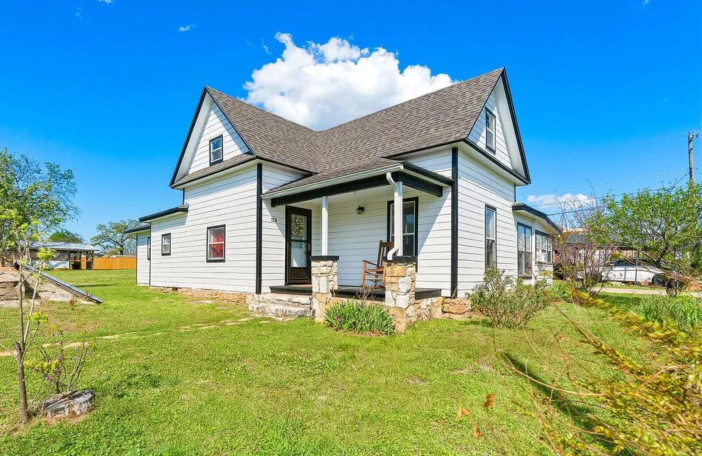 Photo 4 — 128 W Tahlequah Avenue, Sulphur, OK 73086