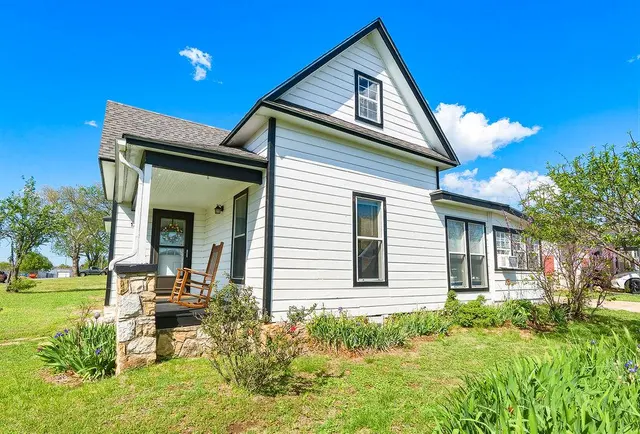 Photo 5 — 128 W Tahlequah Avenue, Sulphur, OK 73086