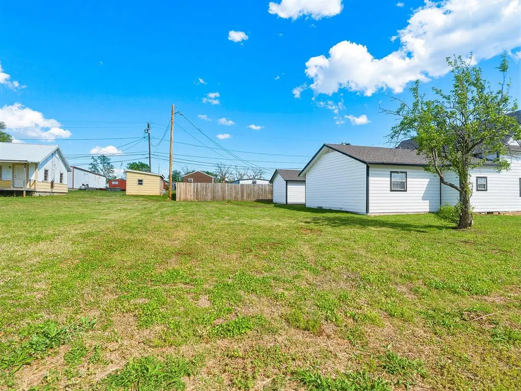 Photo 7 — 128 W Tahlequah Avenue, Sulphur, OK 73086