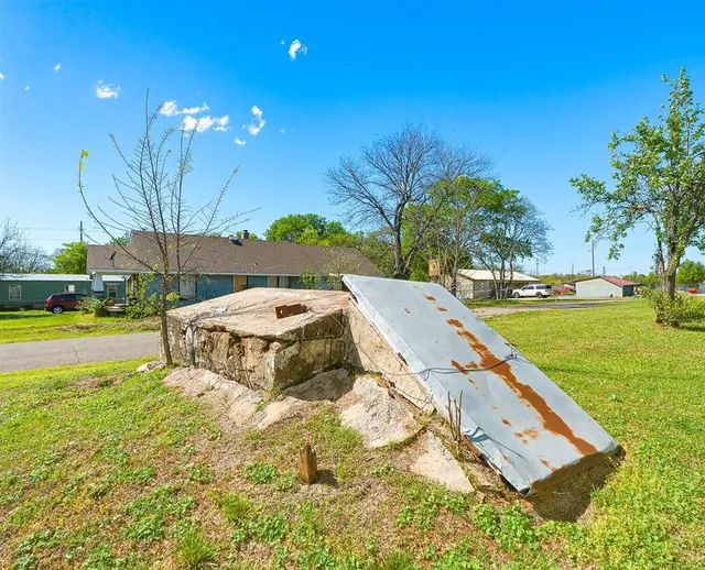 Photo 8 — 128 W Tahlequah Avenue, Sulphur, OK 73086