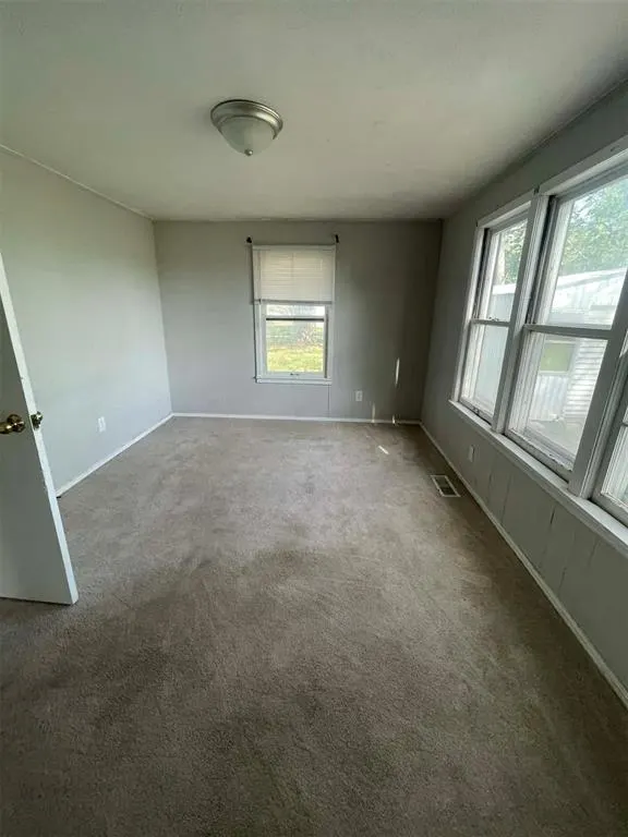 Photo 2 — 437 S Peachtree Street, Ponca City, OK 74601