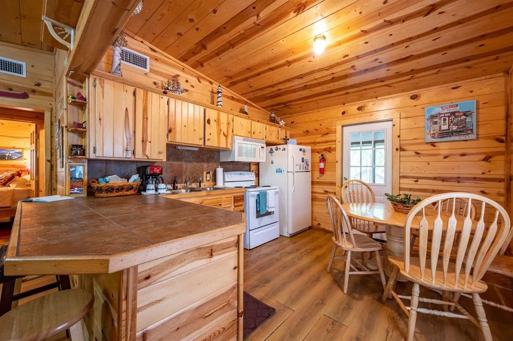Photo 8 — 54 Moray Road, Broken Bow, OK 74728