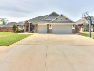 Sold home at 2800 SE 22nd Street