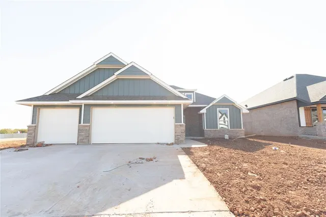 Photo 2 — 15408 Bedford Road, Edmond, OK 73013