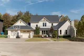 Sold home at 725 E Clegern Place Court