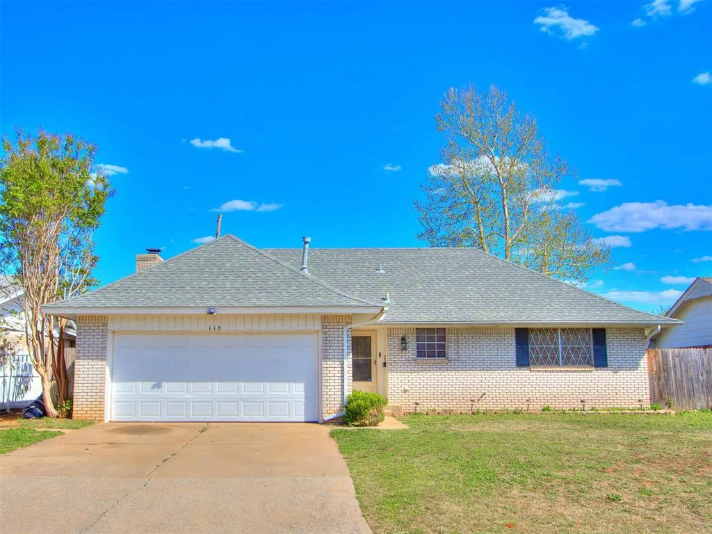 Front exterior — 118 Brookside Drive, Moore, OK 73160
