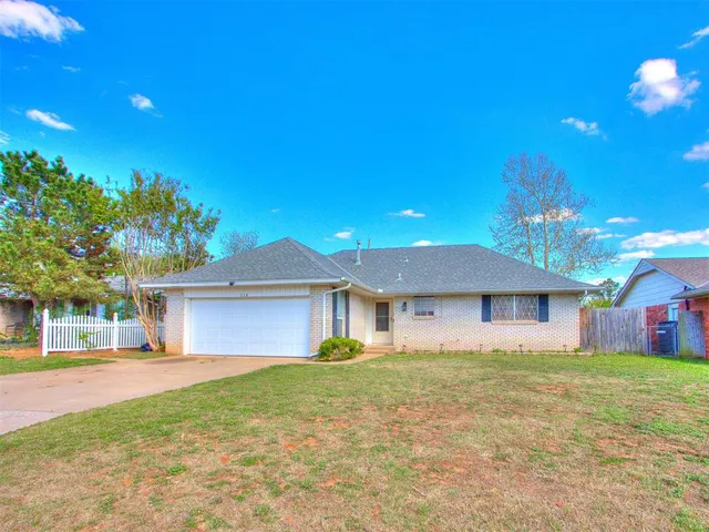 Photo 2 — 118 Brookside Drive, Moore, OK 73160