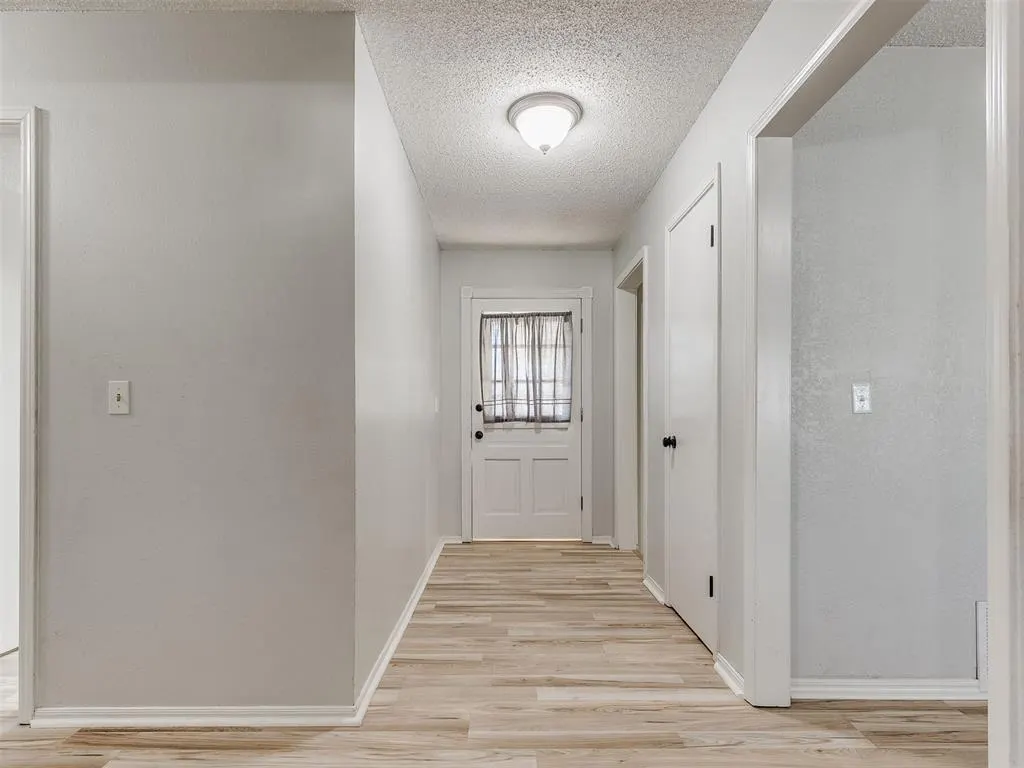 Photo 3 — 118 Brookside Drive, Moore, OK 73160