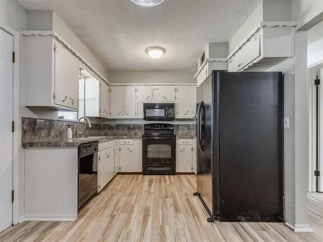 Photo 6 — 118 Brookside Drive, Moore, OK 73160