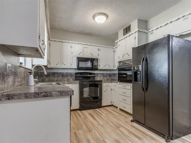 Photo 7 — 118 Brookside Drive, Moore, OK 73160