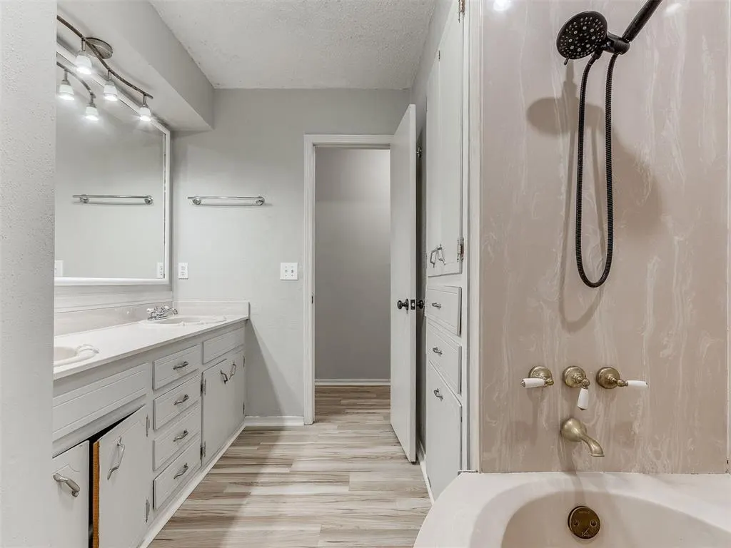 Photo 14 — 118 Brookside Drive, Moore, OK 73160