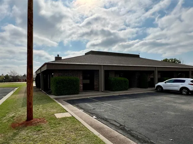 Front exterior — 11914 N Pennsylvania Avenue B5 & B6, Oklahoma City, OK 73120