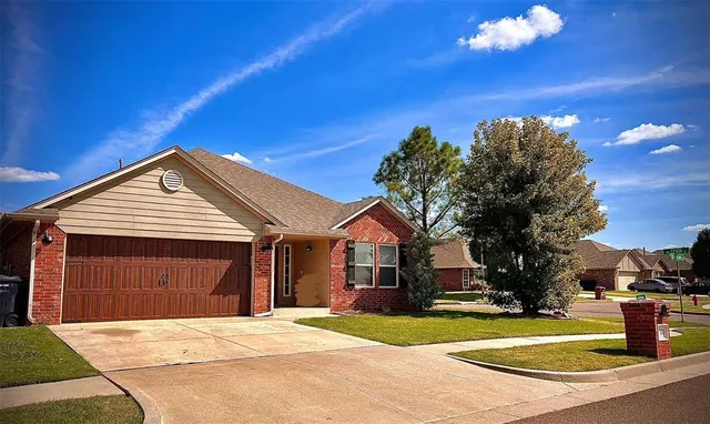 Photo 2 — 17700 Blackhawk Circle, Edmond, OK 73012