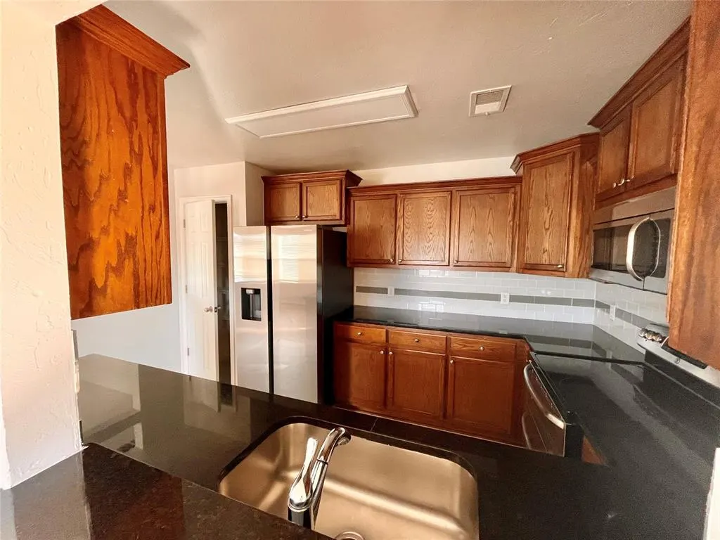 Photo 11 — 17700 Blackhawk Circle, Edmond, OK 73012