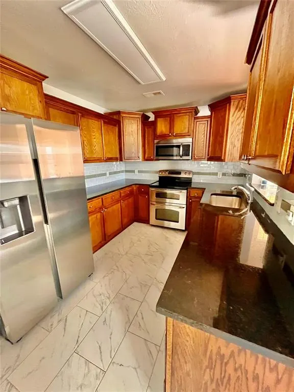 Photo 12 — 17700 Blackhawk Circle, Edmond, OK 73012