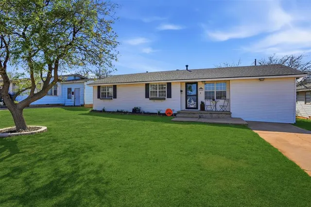 Photo 2 — 1003 N Hightower Street, Altus, OK 73521