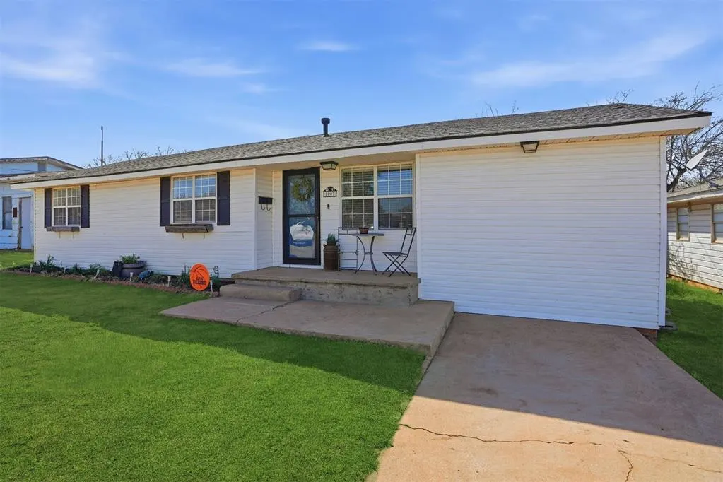 Photo 3 — 1003 N Hightower Street, Altus, OK 73521