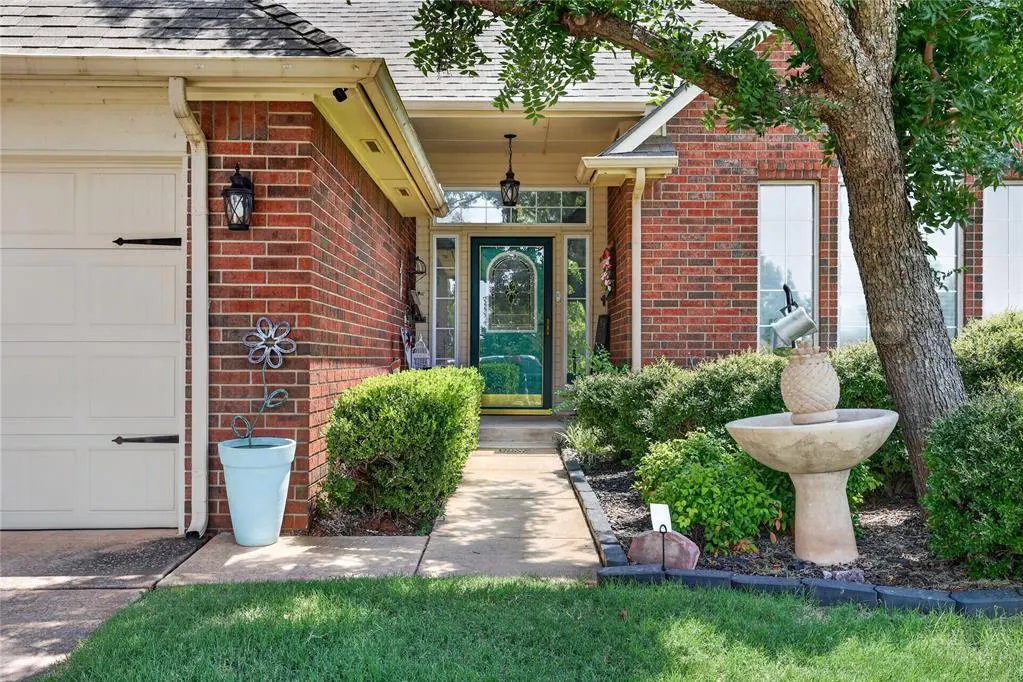 Photo 5 — 1608 Natchez Road, Edmond, OK 73012