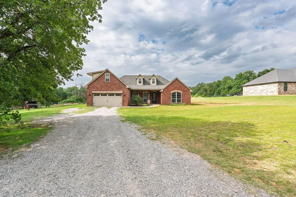 Front exterior — 33705 Waco Road, Shawnee, OK 74801