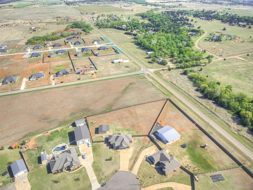 Photo 2 — 25068 Emerald Way, Cashion, OK 73016