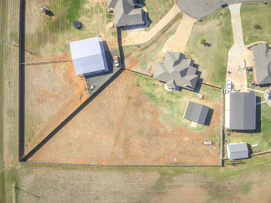 Photo 41 — 25068 Emerald Way, Cashion, OK 73016