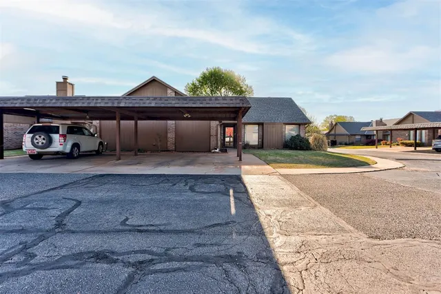 Photo 2 — 6408 Lyrewood Terrace, Oklahoma City, OK 73132