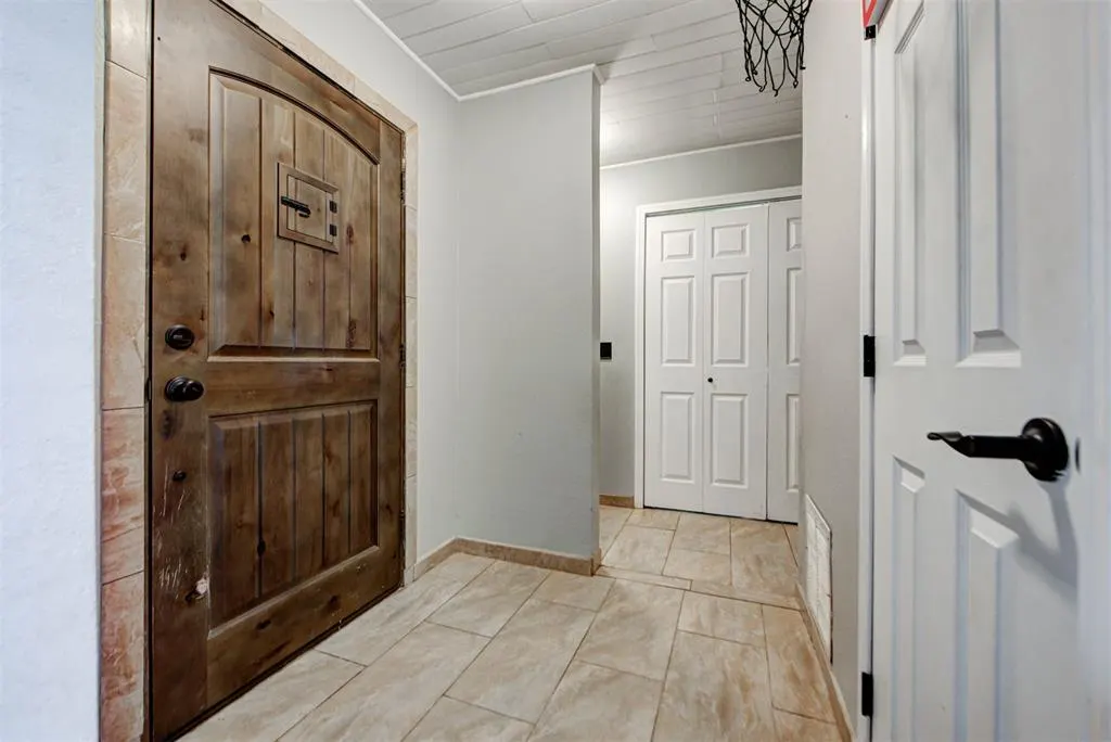 Photo 4 — 6408 Lyrewood Terrace, Oklahoma City, OK 73132