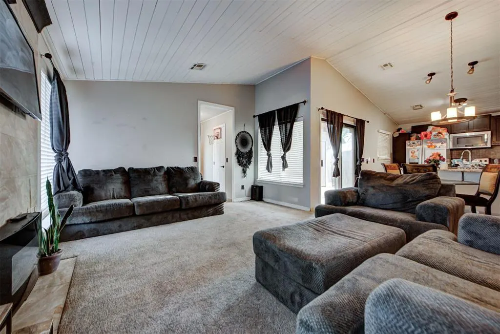 Photo 7 — 6408 Lyrewood Terrace, Oklahoma City, OK 73132