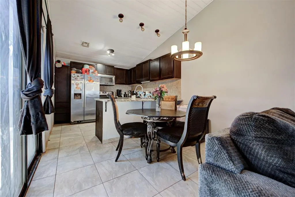 Photo 9 — 6408 Lyrewood Terrace, Oklahoma City, OK 73132