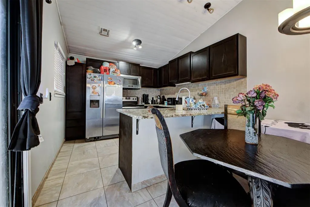 Photo 11 — 6408 Lyrewood Terrace, Oklahoma City, OK 73132